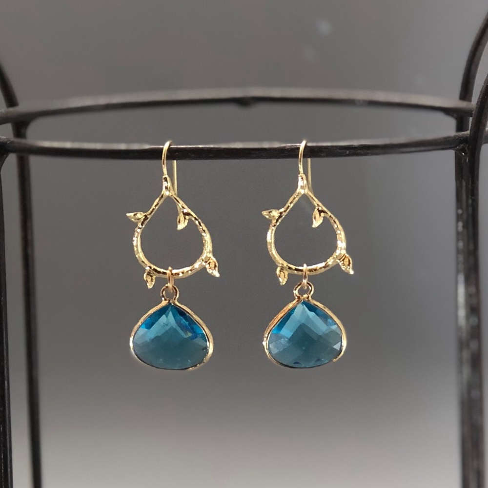 💍3 for $15💍 gold/blue stone earrings